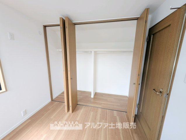 西武新宿線 小平駅 14分 中古戸建 小平市大沼町2丁目の収納|【multi room】
◆多用途に使える一室◆収納やワークスペースとしても活用できる洋室。家族構成やライフスタイルに合わせて柔軟に使える空間です。