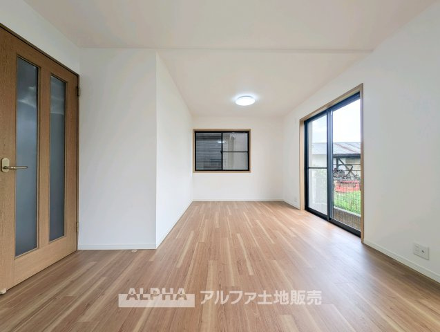 西武新宿線 小平駅 14分 中古戸建 小平市大沼町2丁目の居間・リビング|【Gathering Place】
◆人を招きたくなる◆
友人とのホームパーティーや、ご親族との食事会など、大切な人と過ごす時間をより心地よく演出するリビングです。