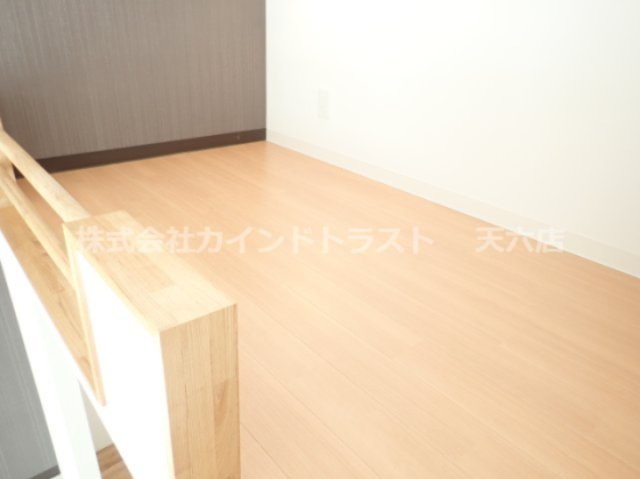 NORTH VILLAGE BIRTH PLACEの居間・リビング|こちらのリビングで趣味の時間をお楽しみください