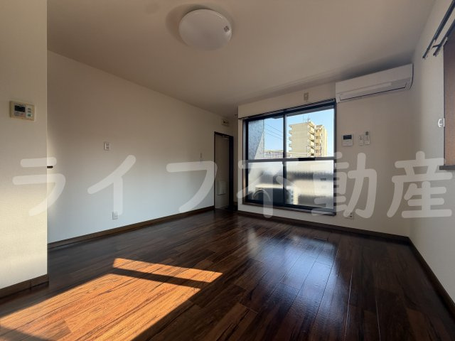 第5美和マンションの居間・リビング|こちらの居間で趣味の時間をお楽しみください
