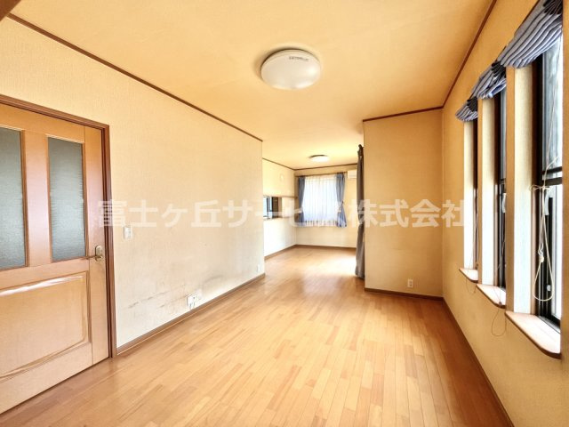 【居間・リビング】 | 磐田市西島　中古住宅 | LDK17.28帖