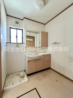 【脱衣所】 | 磐田市西島　中古住宅 | 洗面脱衣室
