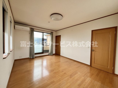 【寝室】 | 磐田市西島　中古住宅 | 寝室10.8帖