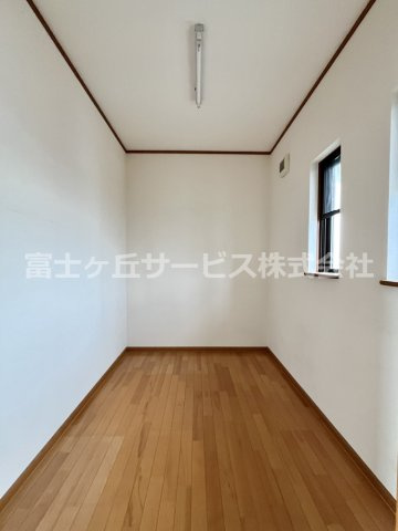 【収納】 | 磐田市西島　中古住宅 | 寝室の納戸3.08帖