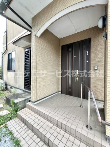 【玄関】 | 磐田市西島　中古住宅 | きれいな玄関です