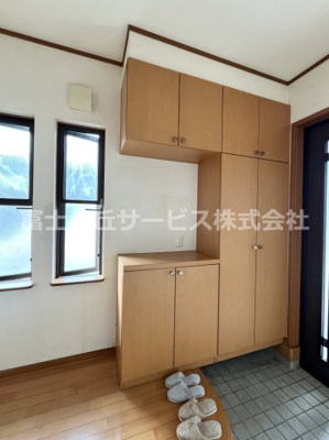 【収納】 | 磐田市西島　中古住宅 | 大容量の玄関収納つき