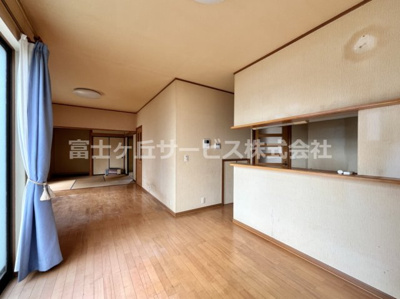 【居間・リビング】 | 磐田市西島　中古住宅 | LDK17.28帖