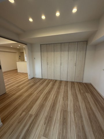 ダイアパレス御苑前の洋室