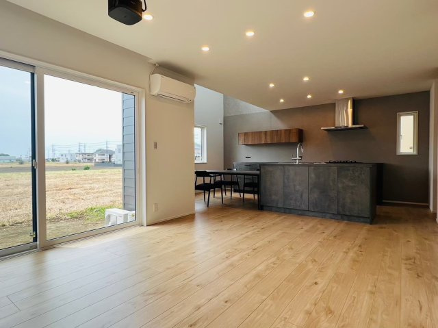 古河市関戸　中古戸建の居間・リビング|写真は建築時のものとなります。