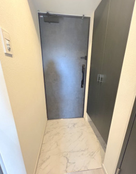 S-RESIDENCE城東SEVERの玄関
