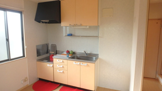 窓のある明るいキッチン※家具・小物類は設備ではありません。