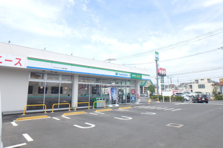 ファミリーマート ドラッグエース川越的場店まで450ｍ