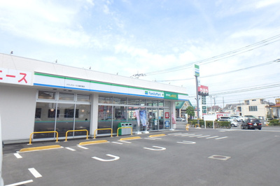 ファミリーマート ドラッグエース川越的場店まで450ｍ