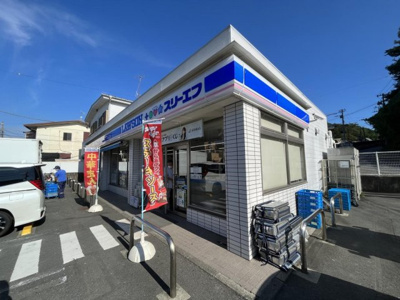 ローソン・スリーエフ逗子葉桜店 徒歩4分。 300m