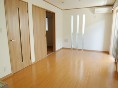 ★ナチュラルな木目がやさしい内装★