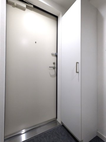 エムシティ戸田の玄関