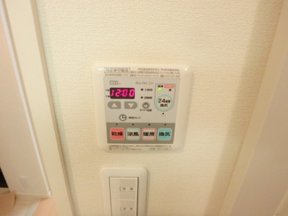 梅雨時期に便利な浴室乾燥機操作パネル