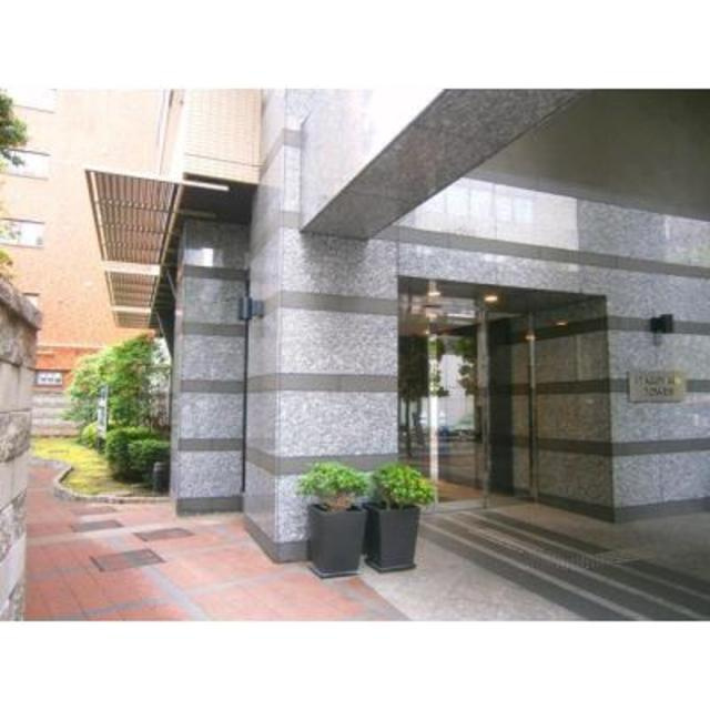 パークキューブ愛宕山タワーの外観