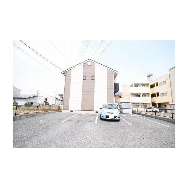 岐阜市本荘西２丁目のアパートの駐車場