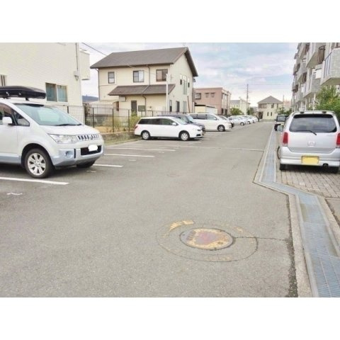 アヴニールドゥモエの駐車場
