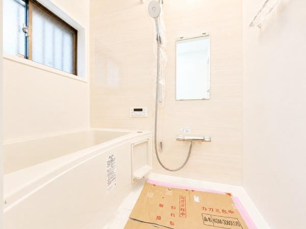 横浜市港北区仲手原２丁目の中古一戸建の内観：施工例|同社仕様の浴室です。
広々としたバスルームで一日の疲れを癒して下さい。
もちろん浴室換気乾燥暖房機付きです。