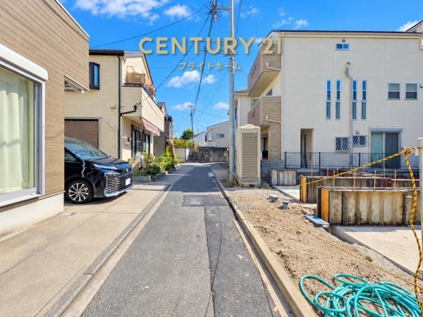 横浜市西区久保町の新築一戸建の前面道路含む現地写真|周辺物件、周辺環境も合わせてご案内可能です！
お気軽にお問い合わせください。