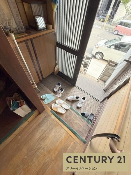 鶴町3丁目中古戸建の玄関