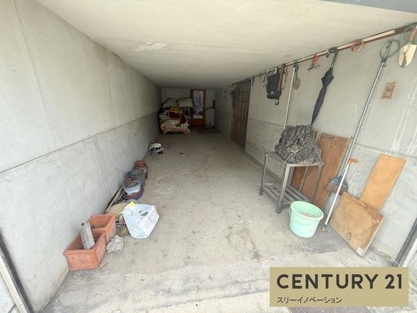 鶴町3丁目中古戸建の駐車場