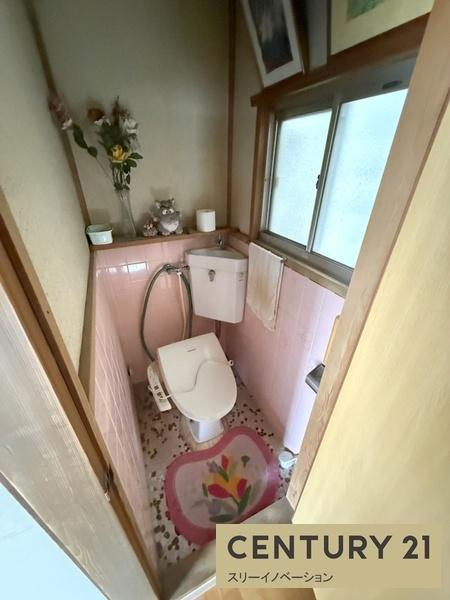 鶴町3丁目中古戸建のトイレ