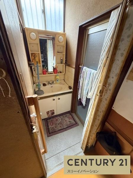 鶴町3丁目中古戸建の独立洗面台
