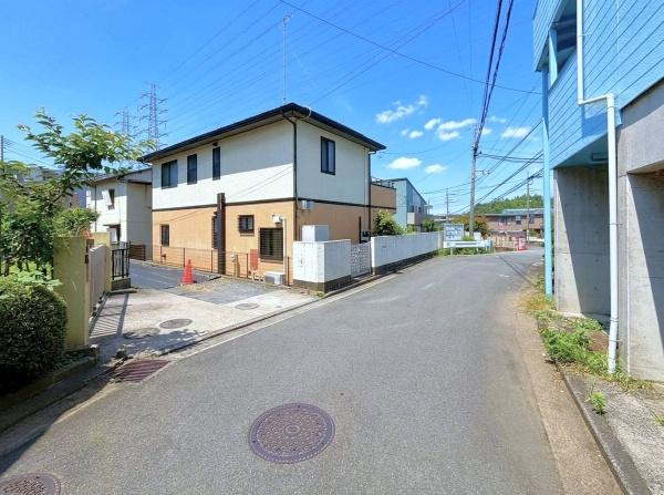 横浜市戸塚区戸塚町の売地の前面道路含む現地写真