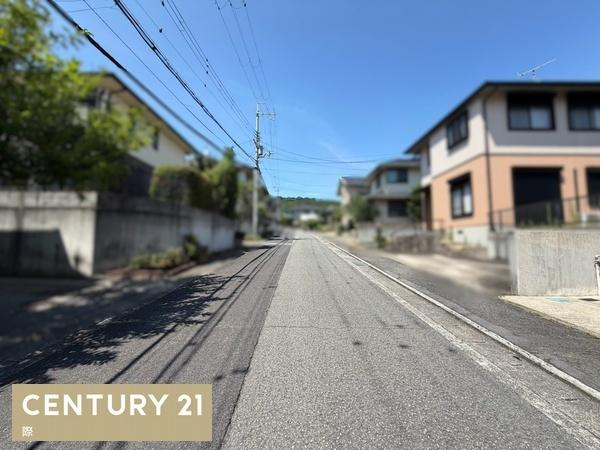 岩出市安上　中古戸建の前面道路含む現地写真