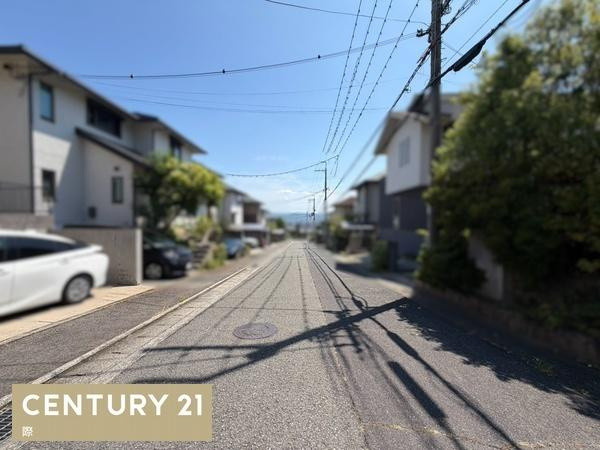 岩出市安上　中古戸建の前面道路含む現地写真