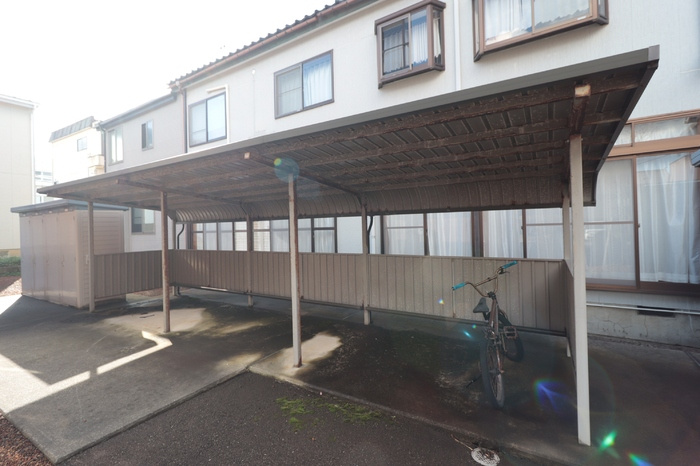 蔵漆倶 北館の駐車場