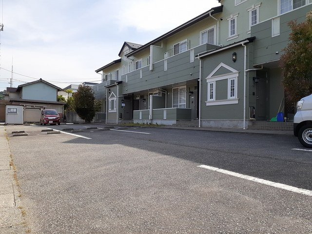 ラフォーレ幸の駐車場