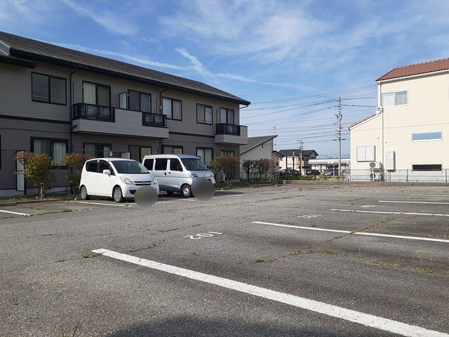 カーサ・グローリーの駐車場