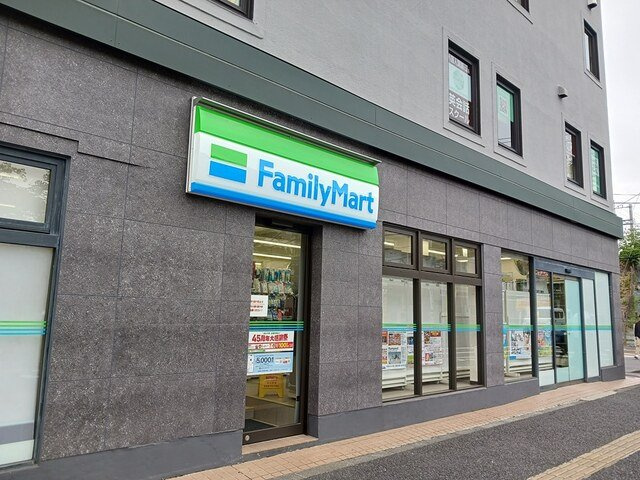 ソラティオーラの周辺|ファミリーマートまで689m