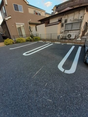 エスポアの駐車場