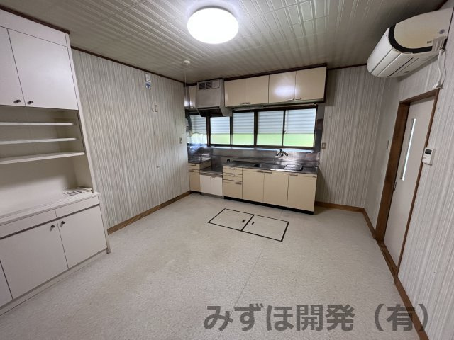鶴岡市切添町8-10のキッチン
