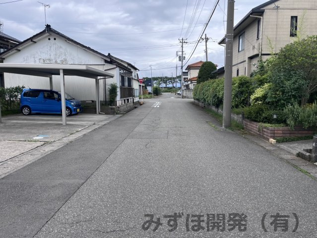 鶴岡市切添町8-10の前面道路含む現地写真|前面道路北側7ｍです。