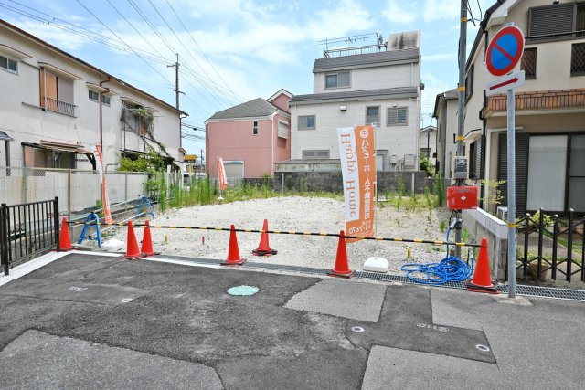 ハッピータウン伊丹市野間北2丁目新築一戸建て│3LDK+駐車1台可の外観|一次エネルギー消費量等級6・断熱等級5の省エネ性能に優れた快適住宅。高い断熱性能により、夏は涼しく冬は暖かく、一年を通して快適な住環境を実現。光熱費を抑えながら、家計にも環境にもやさしい住まいです。