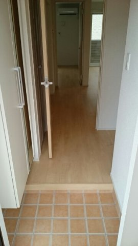 アベニール鶴市Ａの玄関