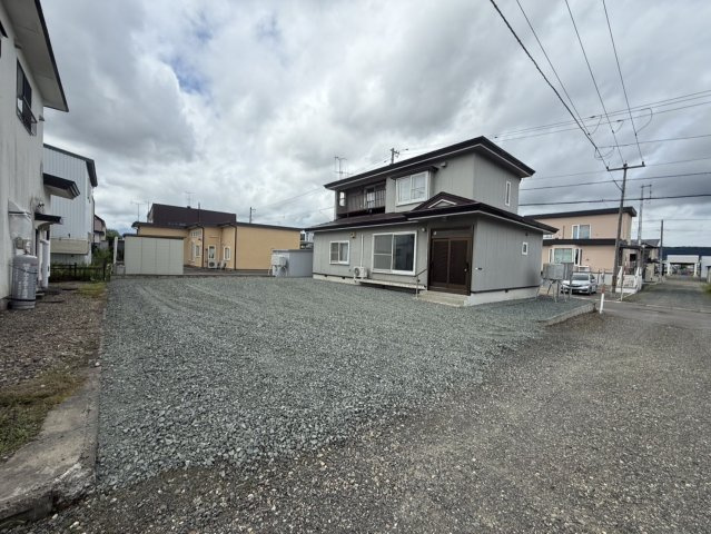 北見市東三輪５丁目５番１０６　中古売家の駐車場