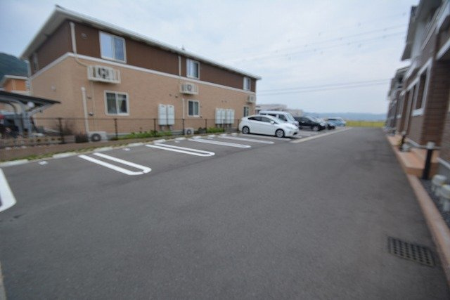 ＪｏｕＨｏｐｅⅤ　Ｄの駐車場|駐車場があるので、車を買う予定の方も安心です
