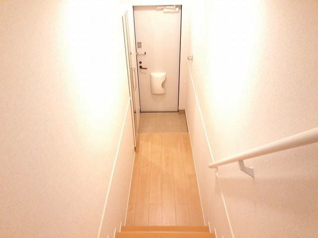 ピンズ唐津Ⅰの玄関|収納もある玄関です