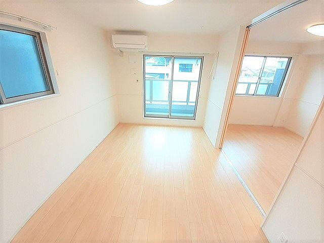 ピンズ唐津Ⅰの居間・リビング|使いやすい居間です