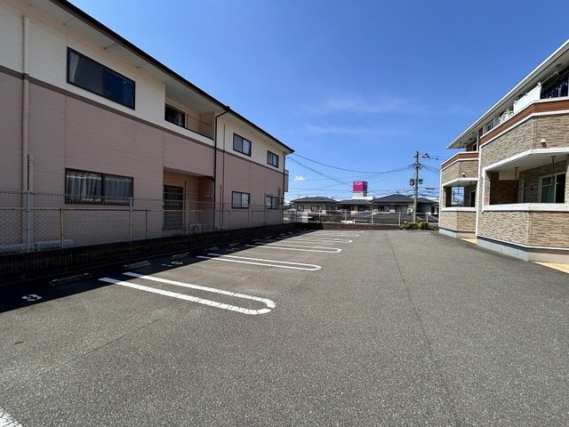 セレーネ鏡の駐車場|カースペースがあります