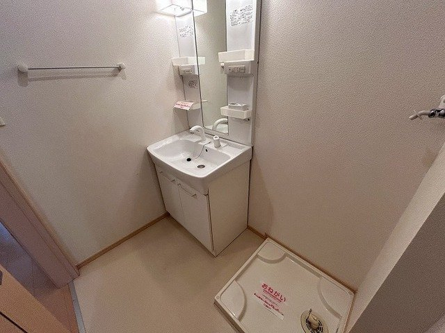 コットン　アベニュー　Ｂの洗面所|明るい洗面所です