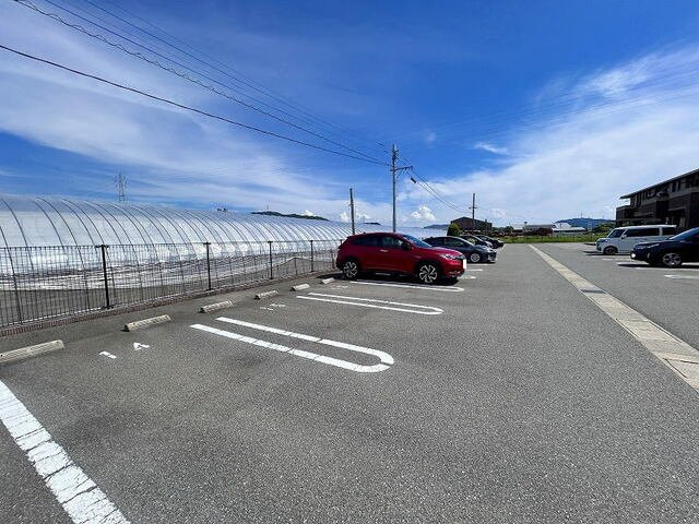 リーヴァ　パルコ　Ⅱの駐車場|駐車場があるので、車を買う予定の方も安心です