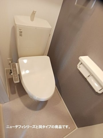 バーシアのトイレ|落ち着いた色調のトイレです